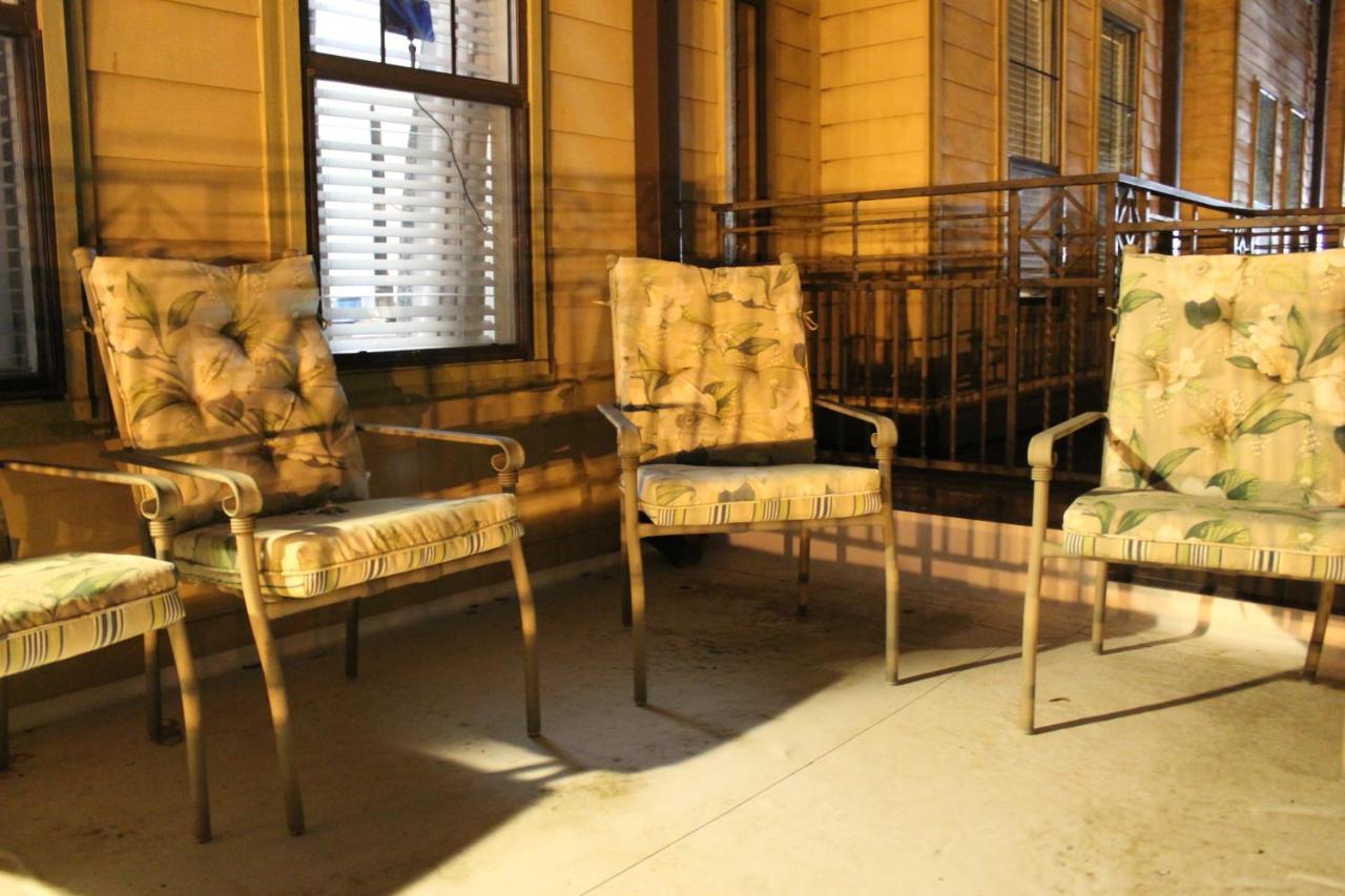 Old Fort Loft King & Queen Suites Nearest Accomodation To Marshals Museum Power Your Ev For Free! Fort Smith Bagian luar foto