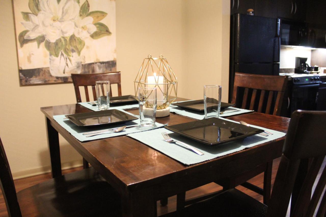 Old Fort Loft King & Queen Suites Nearest Accomodation To Marshals Museum Power Your Ev For Free! Fort Smith Bagian luar foto