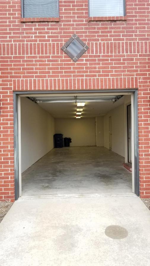 Old Fort Loft King & Queen Suites Nearest Accomodation To Marshals Museum Power Your Ev For Free! Fort Smith Bagian luar foto